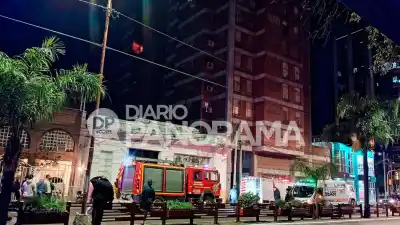 La madrugada que ardía: un octavo piso en llamas y el operativo que movilizó a toda la zona