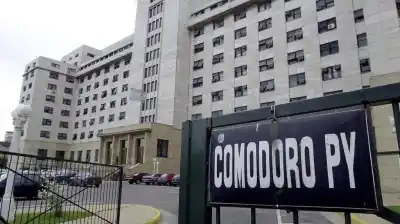 Error de citación en la Causa Cuadernos: un jubilado de 73 años se presentó a declarar en lugar del exfuncionario