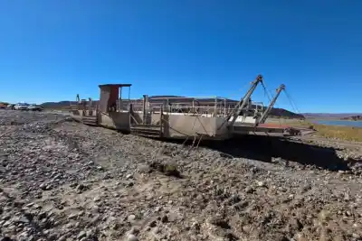 La crecida del río Neuquén arrastró a la histórica Balsa Huitrín: ¿podrá salvarse?
