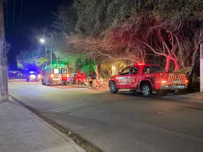 Un motociclista terminó con lesiones tras chocar contra un auto en Cochangasta