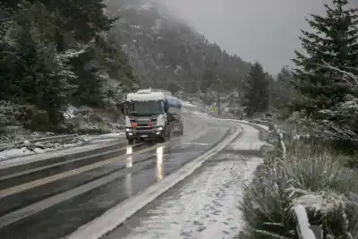 Alerta en Río Negro: nieve y hielo complican rutas 23 y 40, piden evitar viajar de noche