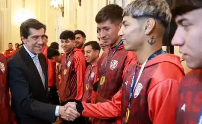 ¿Quiénes son los campeones que recibió Sadir en Casa de Gobierno?