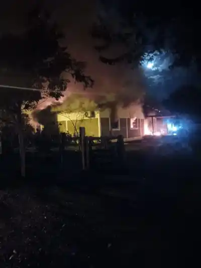 Se incendió su casa en Apóstoles y terminó hospitalizado con graves quemaduras