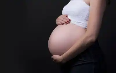 Empujó a su novia embarazada por las escaleras y no irá a la cárcel: la razón que sorprende