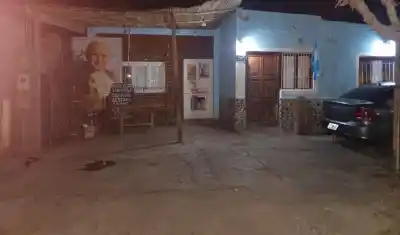 Entraron a robar al frente de una casa y lo que pasó después los dejó esposados