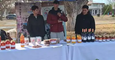 Estudiantes de escuelas agrotécnicas se suman a la Feria Franca de San Rafael y sorprenden con sus productos