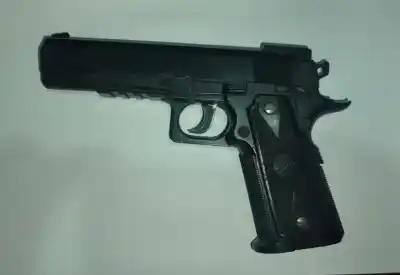 Estaban de licencia y se toparon con un violento asalto: lo que hicieron dejó helado al ladrón