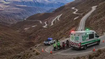 Un niño de 11 años murió tras caer su auto por un barranco de 50 metros en la Cuesta de Lipán
