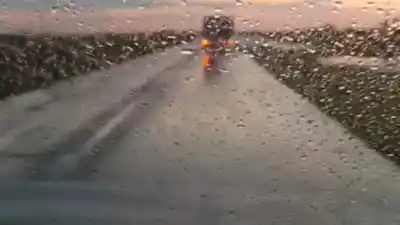 La intensa lluvia fue testigo de un accidente vehicular en Monteros