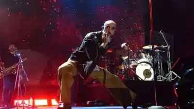 Abel Pintos emocionó en su regreso a Tucumán con un show íntimo y un homenaje en El Mollar