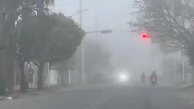 La niebla que tapó Córdoba: imágenes que asustan a los conductores