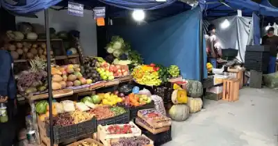 Llegó desde Brasil y ya se vende en Salta: la fruta que pocos saben cómo abrir