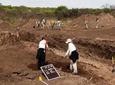 Un llamado urgente: buscan ADN de familiares de desaparecidos pampeanos para identificar víctimas de La Perla