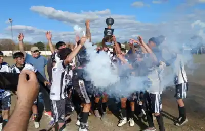 Gol de Lucas Ledesma y festejo en Los Juríes: Unión de Mataderos se quedó con la Copa de Oro