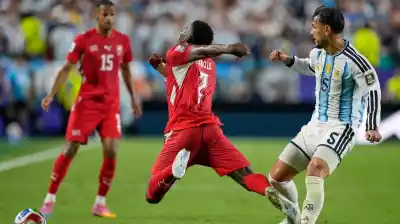 El VAR falló en Argentina-Suiza: el organismo que define las reglas del fútbol confirmó el error