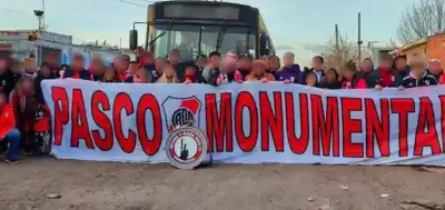 Emboscada en Bernal: atacaron a balazos un micro con hinchas de River y hay cinco heridos