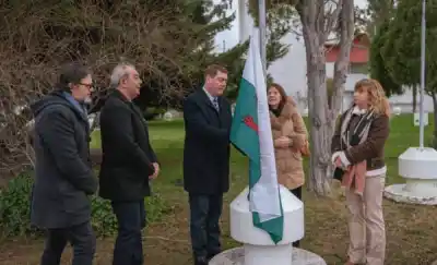 Izaron las banderas en Rawson por los 161 años de la Gesta Galesa: el mensaje del intendente