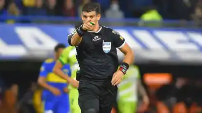 Vuelve un viejo conocido: el árbitro que dirige a Atlético Tucumán tras un año y su increíble racha