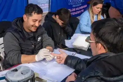 Llega a Villa 17 de Agosto un operativo municipal con servicios, asesoramiento y ferias
