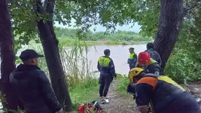 Hallan sin vida en Bella Vista al padre que se lanzó al río Salí para salvar a sus hijos