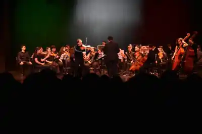 El violista que desafió los límites de su instrumento y dejó al Teatro Vera sin aliento