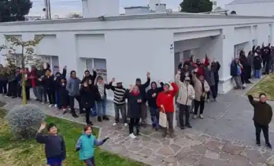El regalo verde de Lu17: así celebró sus 63 años con los vecinos de Puerto Madryn