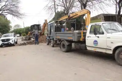 Vecinos de Villa San Martín respirarán aliviados: Sameep renueva cañerías en pleno barrio