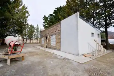 Obra clave en el norte neuquino: los baños que faltaban en el Vivero de Taquimilán