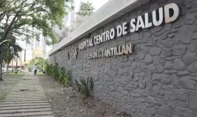 Explosión en el microcentro: el hombre quemado sigue grave y los peritos buscan las causas