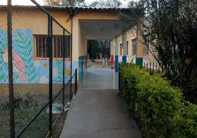 Vuelven las clases en la Jacoba Saravia tras un operativo sanitario urgente por roedores
