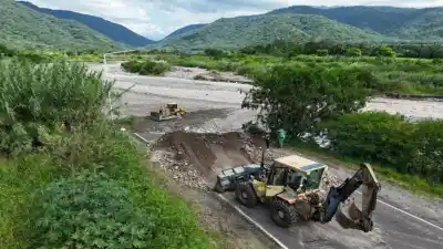 Lules: Vialidad Provincial moviliza maquinaria pesada para recuperar la Ruta 321 tras las lluvias