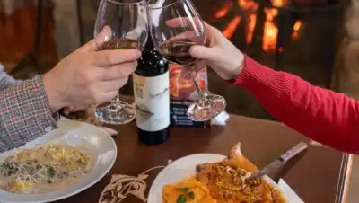 Aluminé se reinventa: trucha, cordero y pizzas napolitanas que conquistan la Patagonia