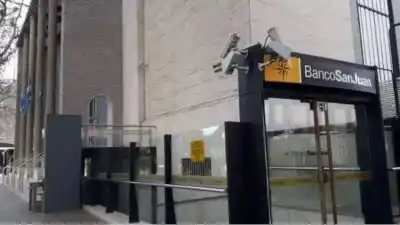 El Banco San Juan ya trabaja en un plan de salvataje para deudores: ¿qué alternativas baraja?