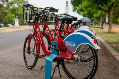 ¿Por qué hay menos bicicletas en las estaciones de Paraná? La respuesta y el futuro del estacionamiento medido