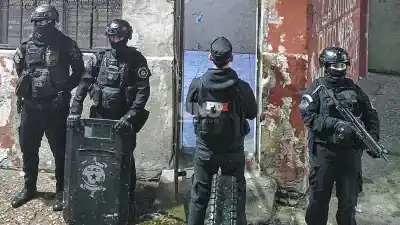 El allanamiento que destapó un abuso de armas en barrio Schneider