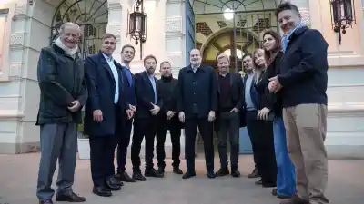 Kicillof recibió a 11 intendentes en plena reorganización peronista: ¿qué se cocina para 2027?