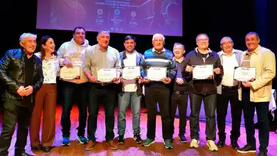 La Banda homenajeó a sus glorias del básquet y el vóley: ¿quiénes fueron los distinguidos?