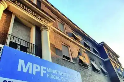 Salió a trabajar y al volver se encontró con que su suegro le había usurpado la casa entrando por el techo