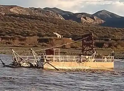 El río se la llevó: la histórica balsa Huitrín quedó destruida por la crecida
