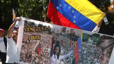 Gritos de 'Elecciones ya' retumban en Caracas: la primera marcha opositora tras la captura de Maduro