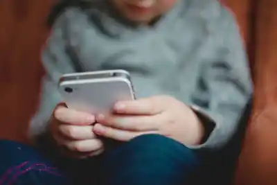 Le robaron el celular a un niño con autismo en una escuela de La Cruz y su madre lanzó un desgarrador pedido