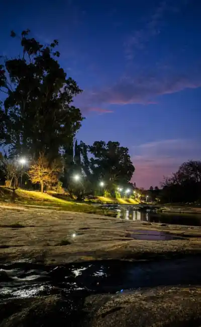 El cambio que ilumina Villa García: así avanzan las nuevas luces LED en Tanti