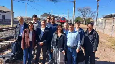 Llegaron a Mendoza los especialistas chinos que fabricarán los trenes del Cercanías