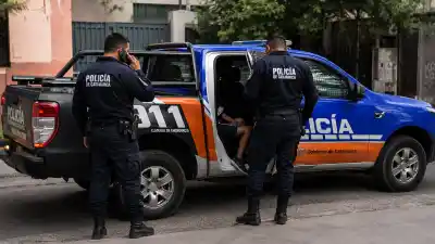 Lo encontraron solo en la calle: el misterio que conmueve a Catamarca