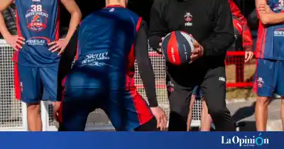 Río Gallegos se prepara para recibir al prestigioso campamento de básquet de Oscar "Huevo" Sánchez