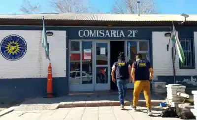 Vecina de Roca vivió el terror: dos sicarios en moto acribillaron su casa a más de 10 balazos