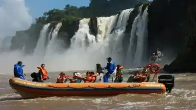 Un turista neerlandés murió en las Cataratas del Iguazú: la lancha volcó y la investigación busca respuestas