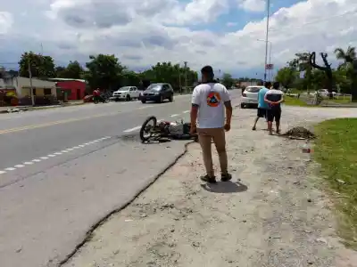 Perdió el control de la moto y se cayó al esquivar un camión en Monteros