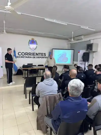 ¿Sabés quién fue el disertante de lujo en la clínica para árbitros de Corrientes?