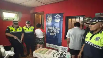 Allanan una casa en Villa 9 de Julio tras un tiroteo y secuestran armas y droga